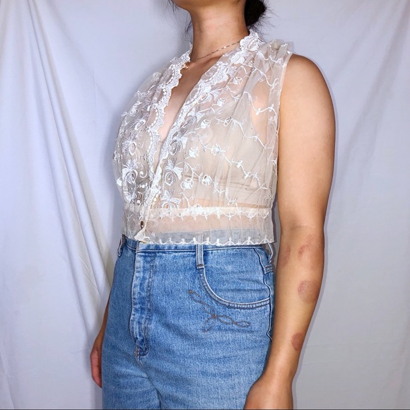 Lace Sleeveless V-Neck White Crop Top/ Blouse - Picture 3 of 6